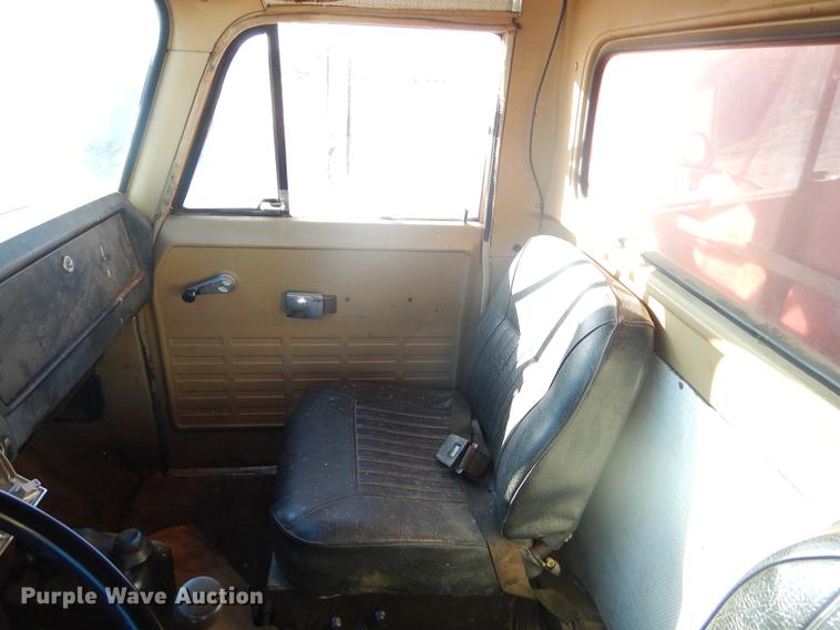 image for item FQ9556 1974 International Fleetstar 2010 grain truck