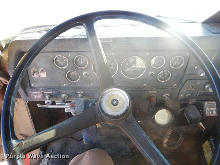 image for item FQ9556 1974 International Fleetstar 2010 grain truck