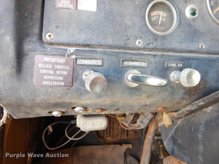 image for item FQ9556 1974 International Fleetstar 2010 grain truck