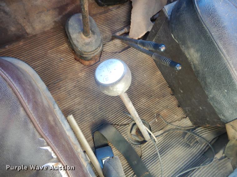 image for item FQ9556 1974 International Fleetstar 2010 grain truck