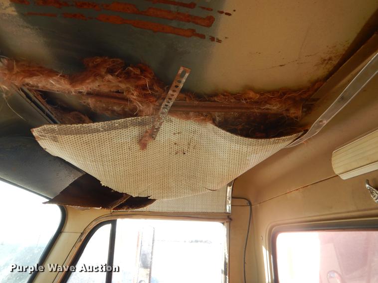 image for item FQ9556 1974 International Fleetstar 2010 grain truck