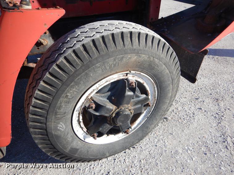 image for item FQ9556 1974 International Fleetstar 2010 grain truck