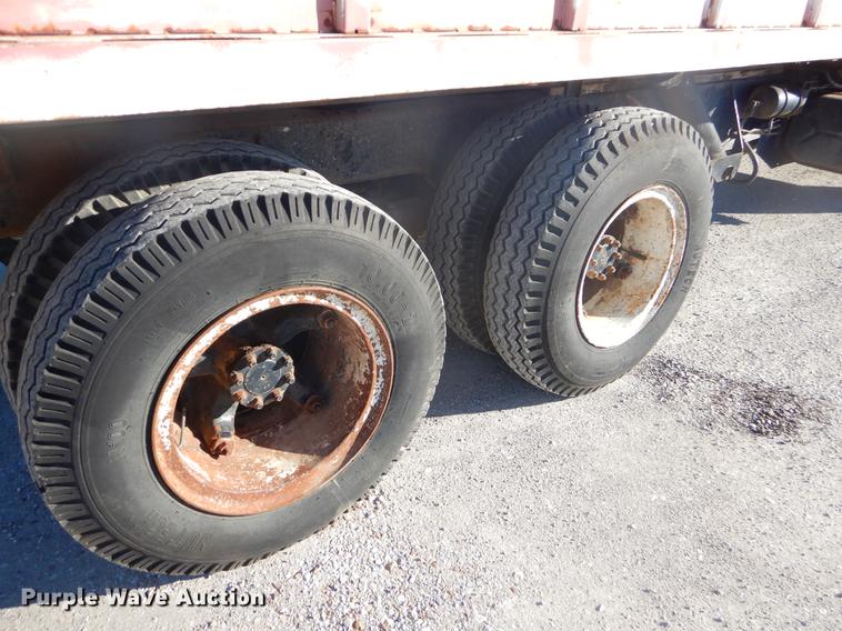 image for item FQ9556 1974 International Fleetstar 2010 grain truck