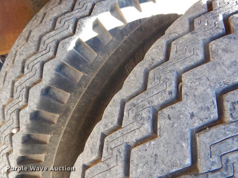 image for item FQ9556 1974 International Fleetstar 2010 grain truck