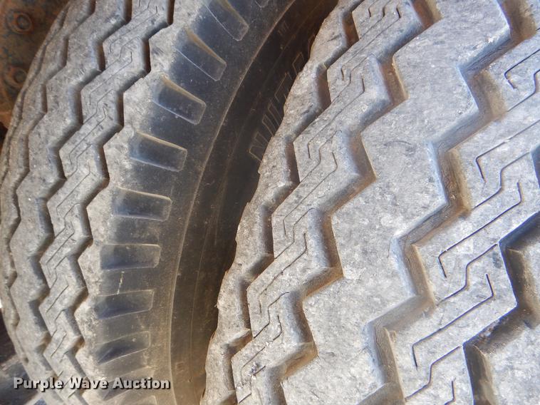 image for item FQ9556 1974 International Fleetstar 2010 grain truck