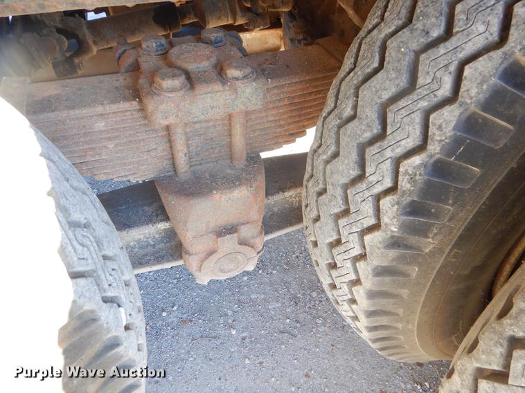 image for item FQ9556 1974 International Fleetstar 2010 grain truck