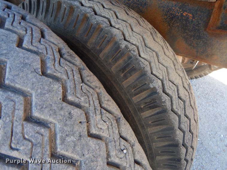 image for item FQ9556 1974 International Fleetstar 2010 grain truck