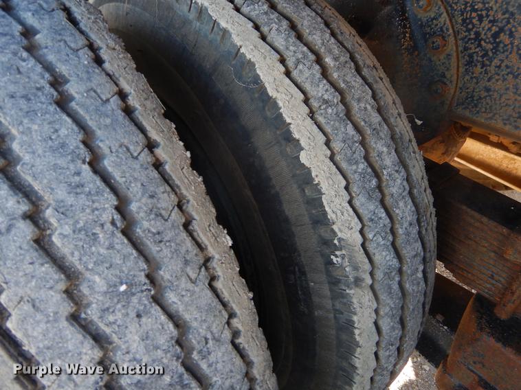 image for item FQ9556 1974 International Fleetstar 2010 grain truck