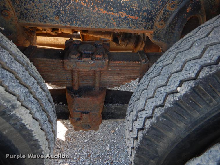 image for item FQ9556 1974 International Fleetstar 2010 grain truck