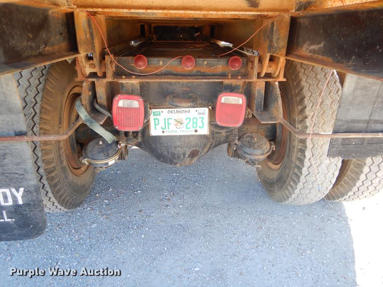 image for item FQ9556 1974 International Fleetstar 2010 grain truck