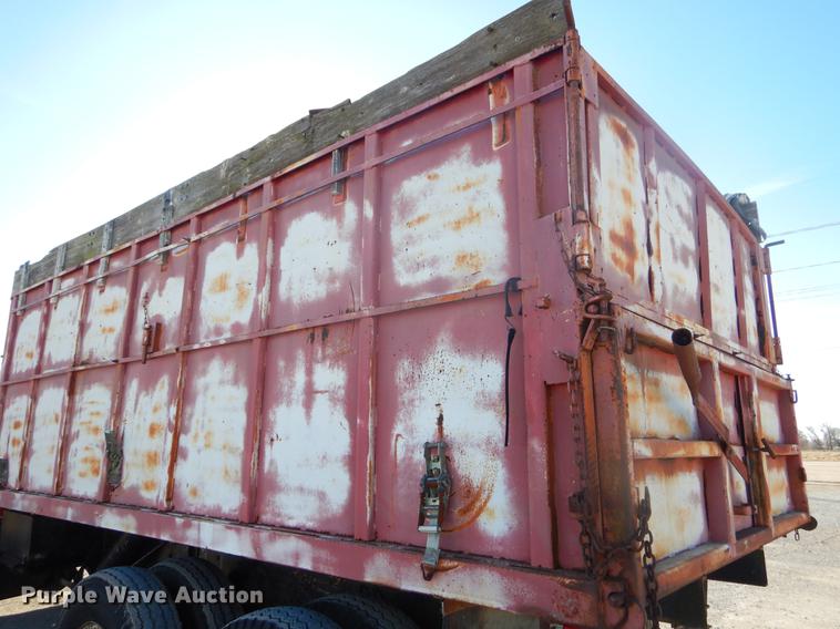 image for item FQ9556 1974 International Fleetstar 2010 grain truck