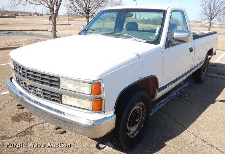 image for item FQ9557 1993 Chevrolet C2500 pickup truck
