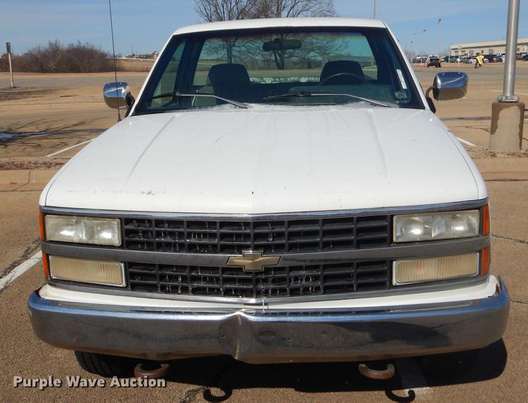 image for item FQ9557 1993 Chevrolet C2500 pickup truck