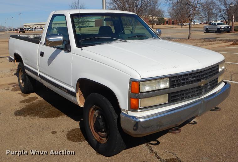 image for item FQ9557 1993 Chevrolet C2500 pickup truck
