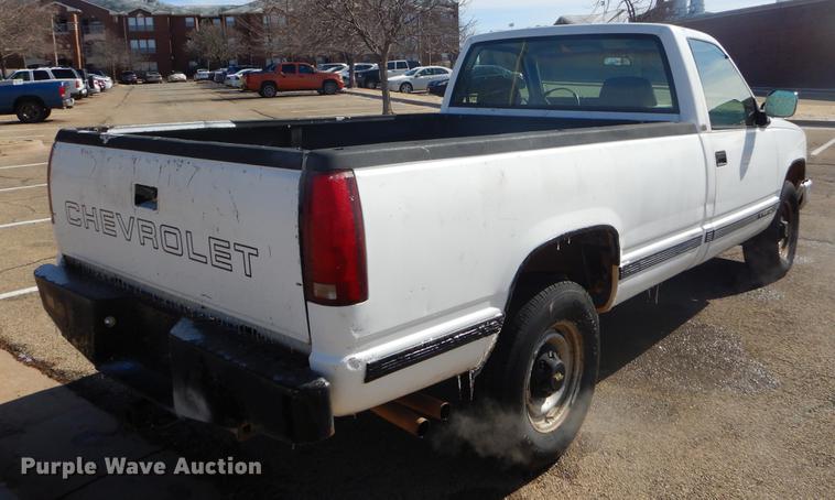 image for item FQ9557 1993 Chevrolet C2500 pickup truck