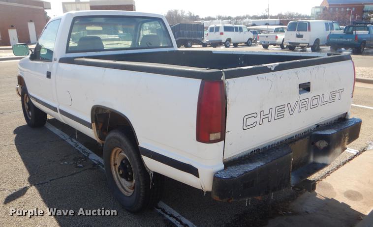 image for item FQ9557 1993 Chevrolet C2500 pickup truck