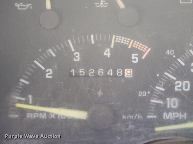 image for item FQ9557 1993 Chevrolet C2500 pickup truck