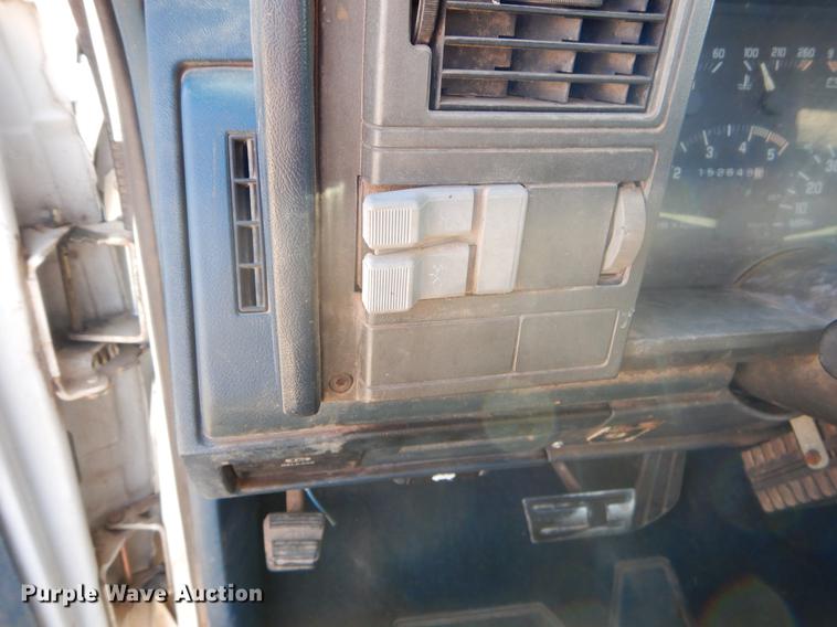 image for item FQ9557 1993 Chevrolet C2500 pickup truck