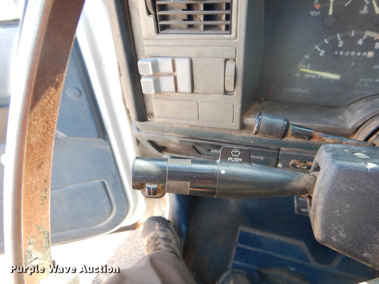 image for item FQ9557 1993 Chevrolet C2500 pickup truck