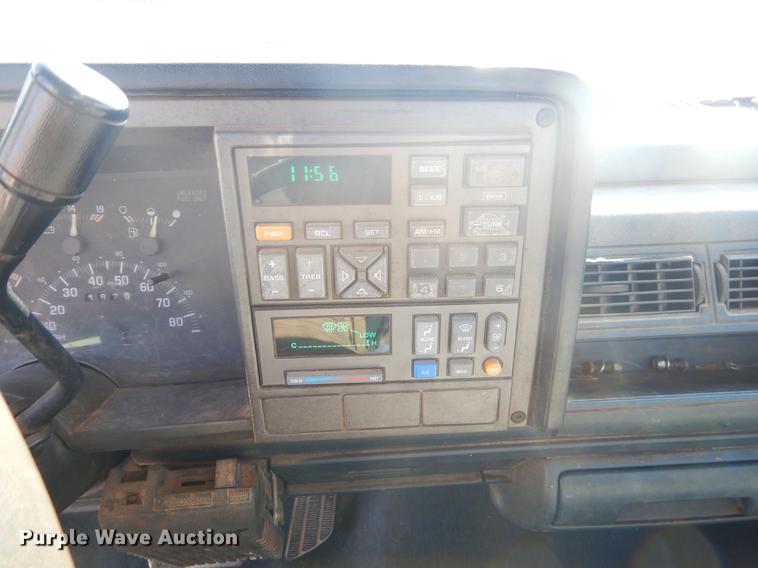 image for item FQ9557 1993 Chevrolet C2500 pickup truck