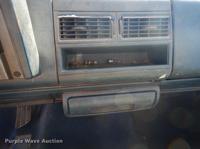 image for item FQ9557 1993 Chevrolet C2500 pickup truck