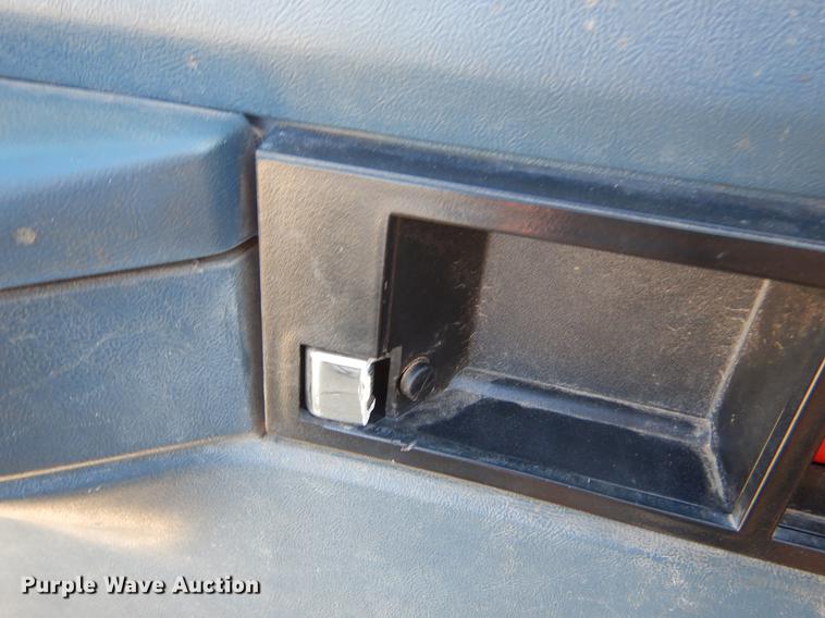 image for item FQ9557 1993 Chevrolet C2500 pickup truck