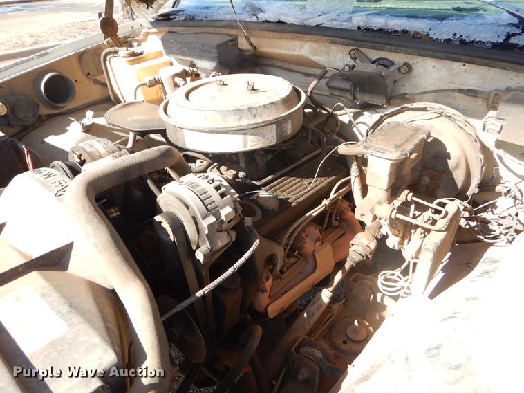 image for item FQ9557 1993 Chevrolet C2500 pickup truck