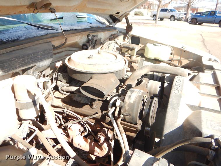 image for item FQ9557 1993 Chevrolet C2500 pickup truck