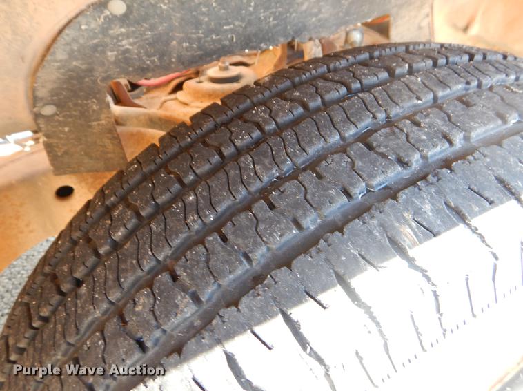 image for item FQ9557 1993 Chevrolet C2500 pickup truck