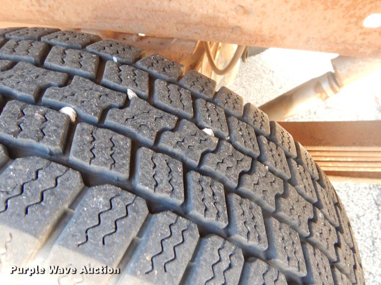 image for item FQ9557 1993 Chevrolet C2500 pickup truck