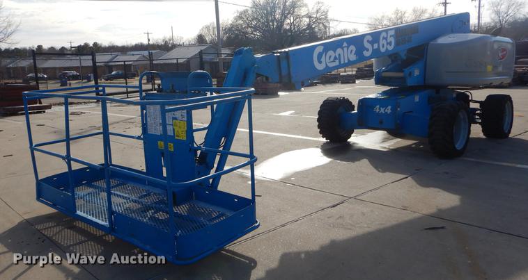 image for item FQ9566 2007 Genie S65 boom lift