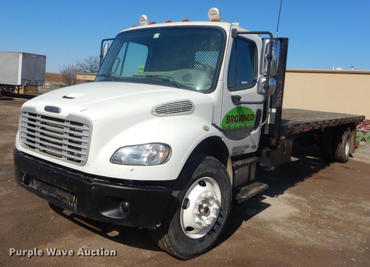 image for item FQ9570 2007 Freightliner Business Class M2 flatbed truck