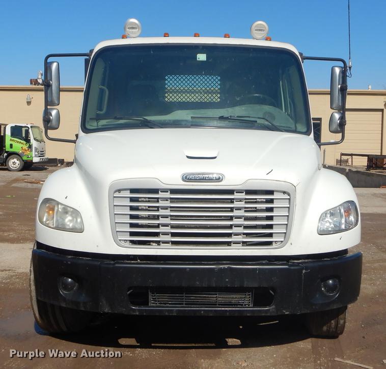 image for item FQ9570 2007 Freightliner Business Class M2 flatbed truck