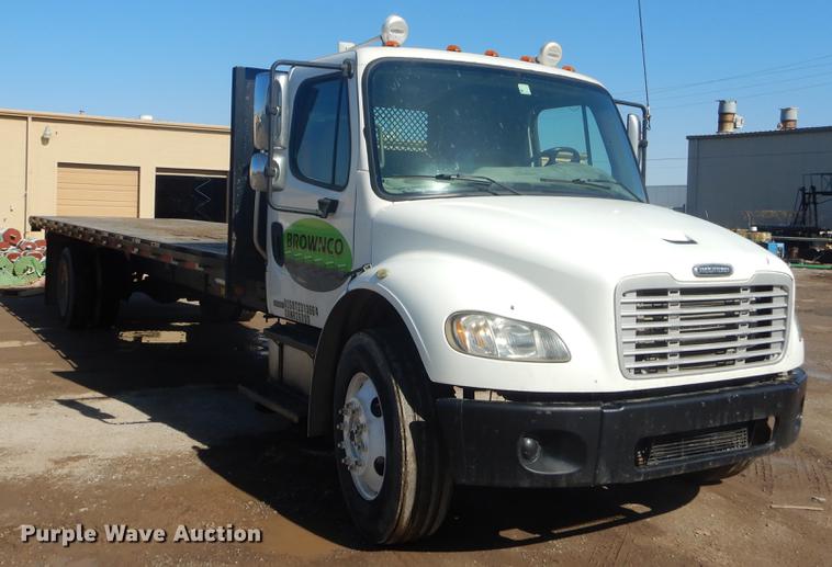 image for item FQ9570 2007 Freightliner Business Class M2 flatbed truck