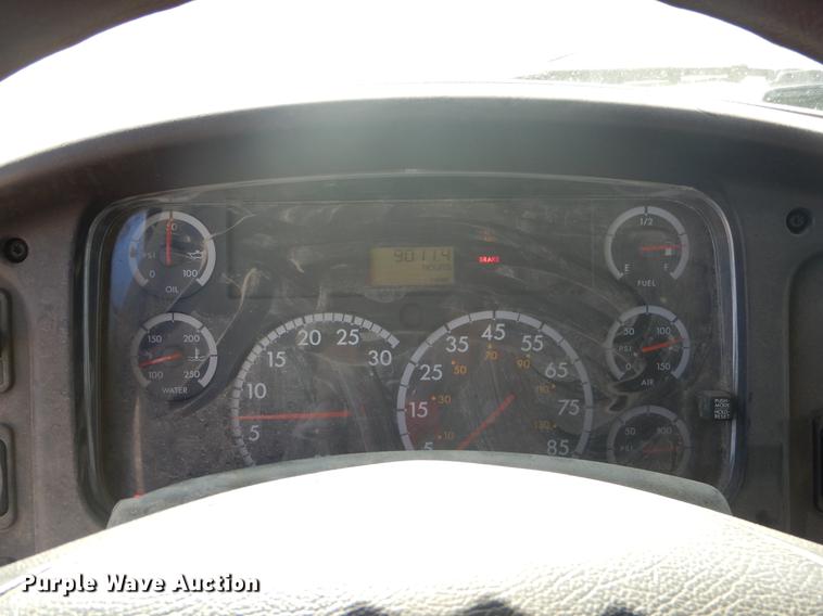 image for item FQ9570 2007 Freightliner Business Class M2 flatbed truck