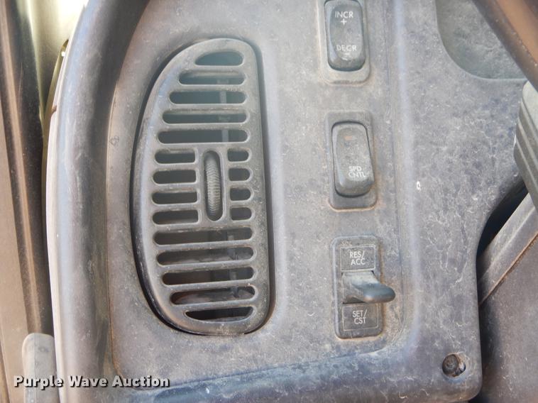 image for item FQ9570 2007 Freightliner Business Class M2 flatbed truck