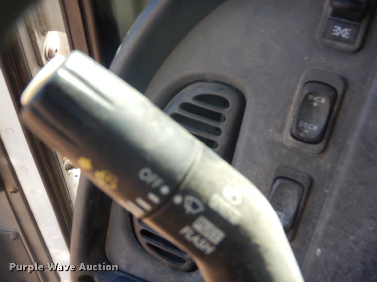 image for item FQ9570 2007 Freightliner Business Class M2 flatbed truck