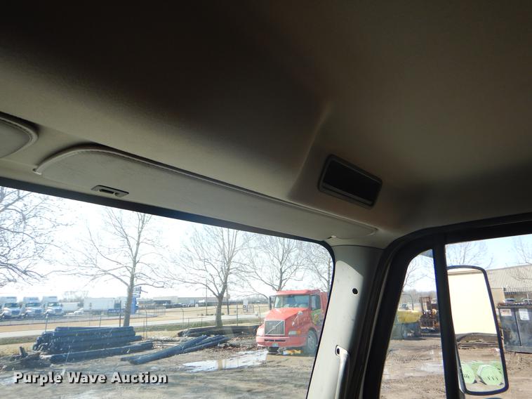 image for item FQ9570 2007 Freightliner Business Class M2 flatbed truck