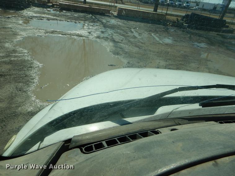 image for item FQ9570 2007 Freightliner Business Class M2 flatbed truck