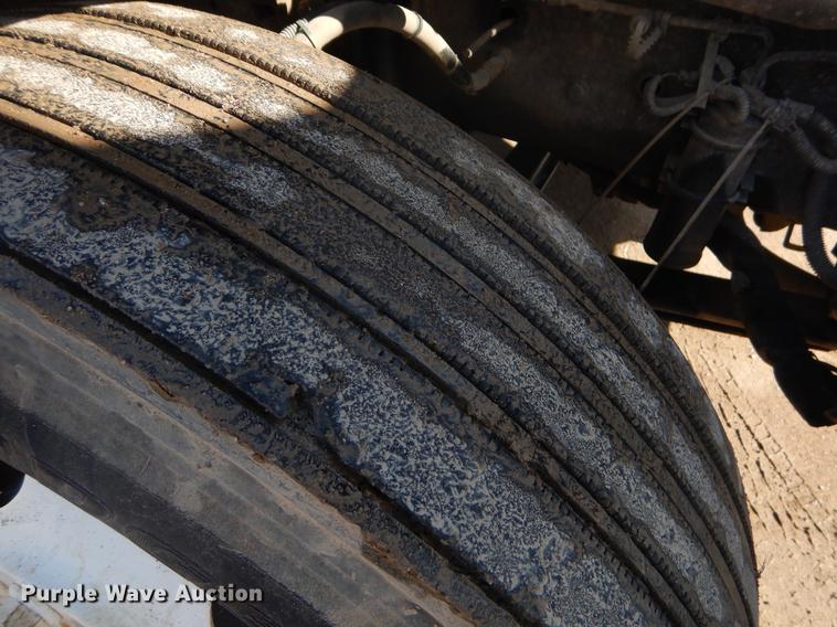 image for item FQ9570 2007 Freightliner Business Class M2 flatbed truck