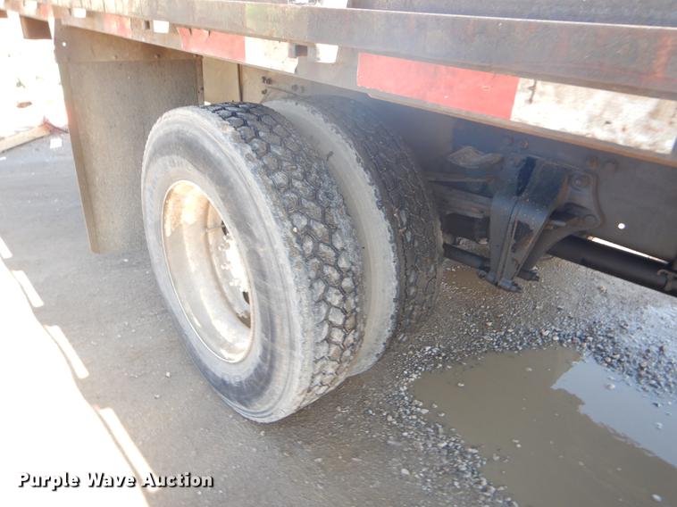 image for item FQ9570 2007 Freightliner Business Class M2 flatbed truck