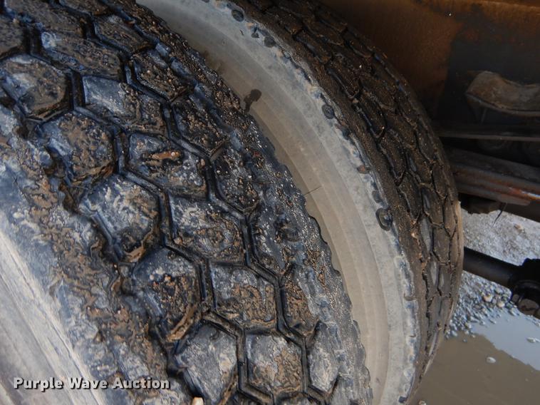 image for item FQ9570 2007 Freightliner Business Class M2 flatbed truck