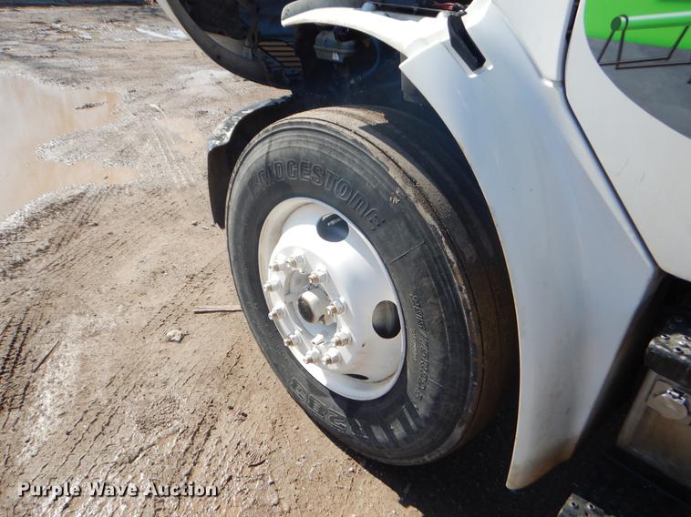 image for item FQ9570 2007 Freightliner Business Class M2 flatbed truck