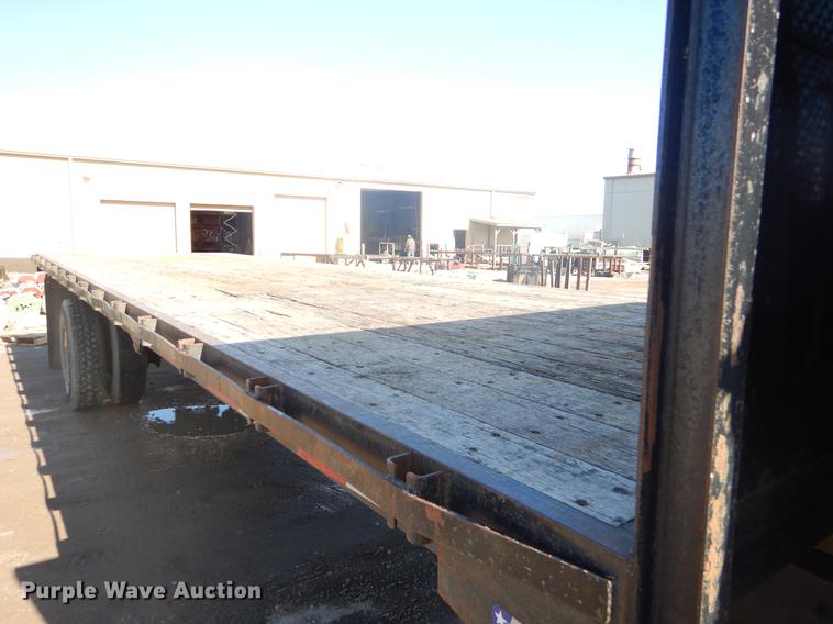 image for item FQ9570 2007 Freightliner Business Class M2 flatbed truck