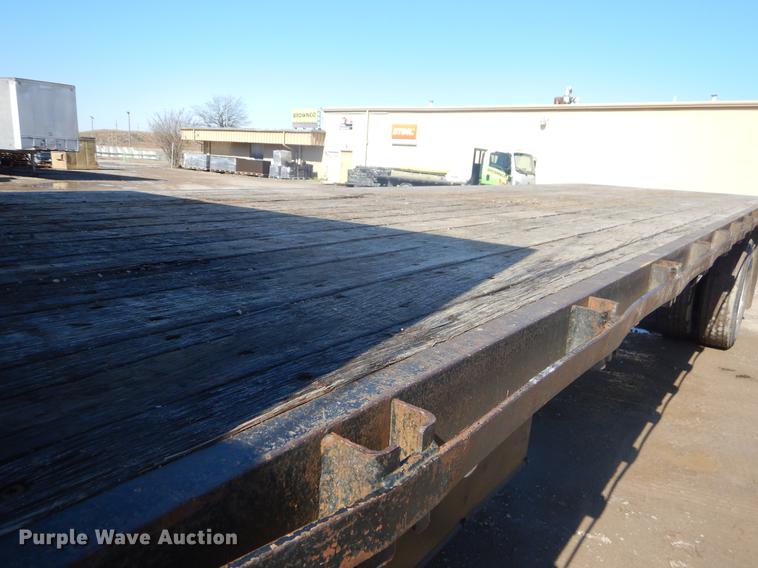 image for item FQ9570 2007 Freightliner Business Class M2 flatbed truck