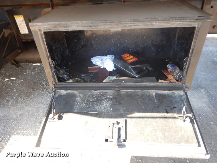 image for item FQ9570 2007 Freightliner Business Class M2 flatbed truck