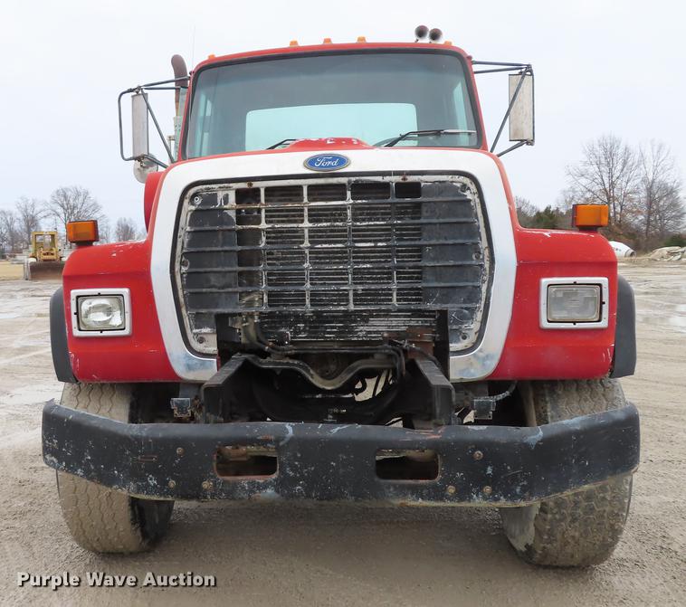 image for item L1492 1997 Ford LT8000 truck cab and chassis