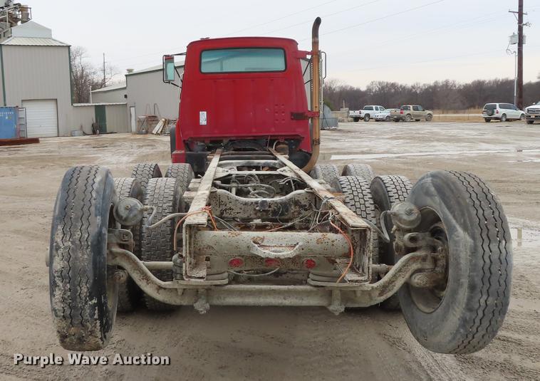 image for item L1492 1997 Ford LT8000 truck cab and chassis