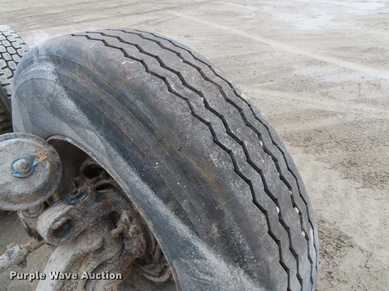 image for item L1492 1997 Ford LT8000 truck cab and chassis