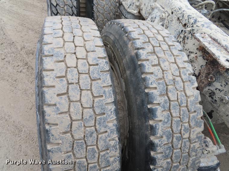 image for item L1492 1997 Ford LT8000 truck cab and chassis